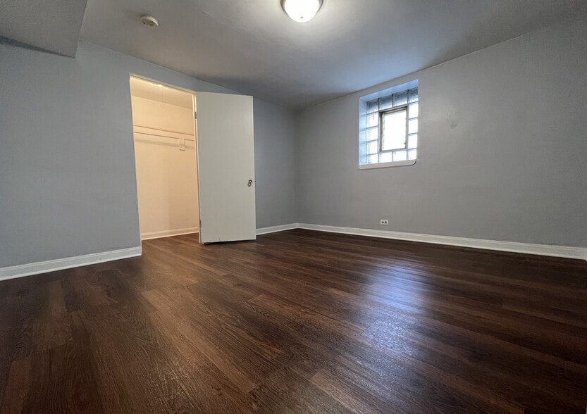 Building Photo - 4538 N Christiana Ave