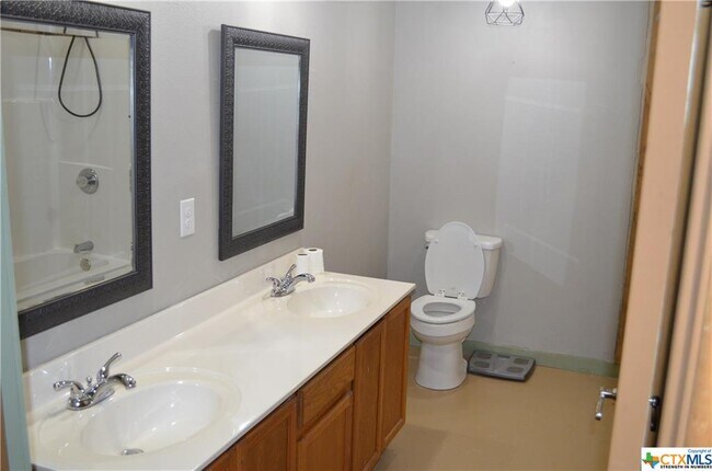 Building Photo - 205 FM 2722