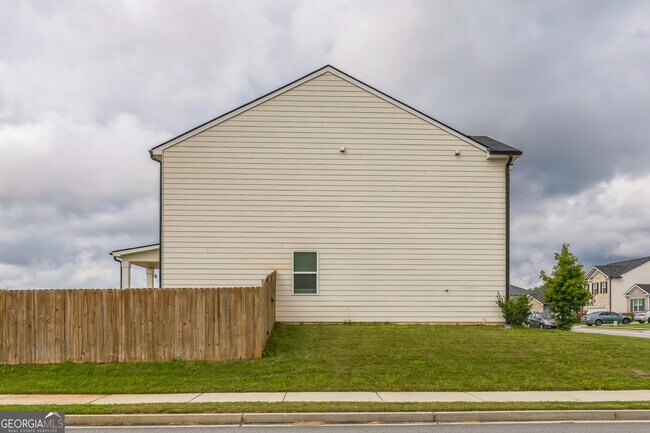 Building Photo - 2165 Waycross Ln