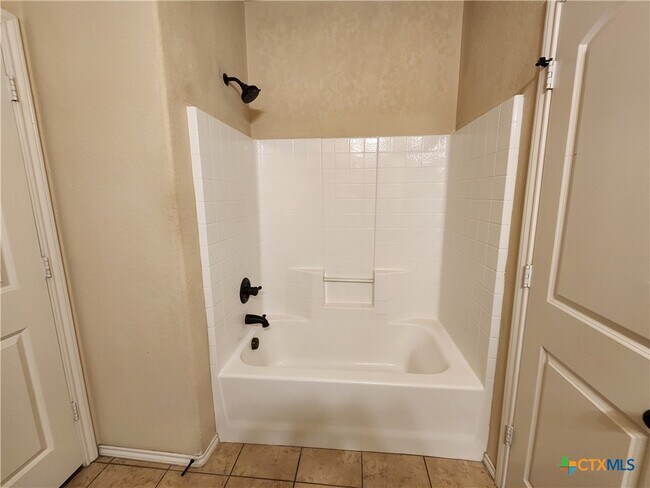 Building Photo - 538 Creekside Cir