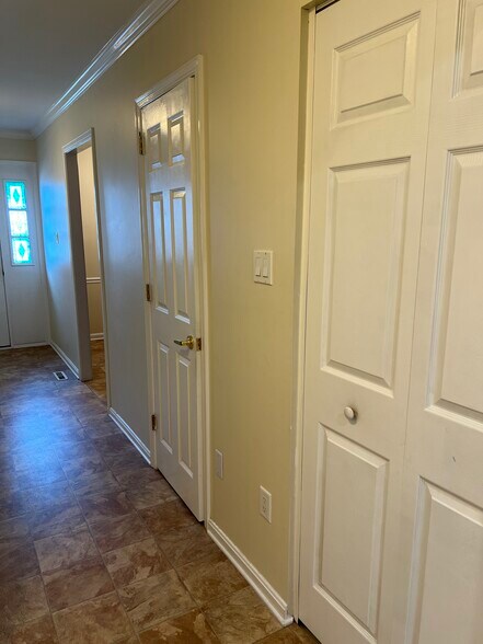 Building Photo - 782 Allenview Dr