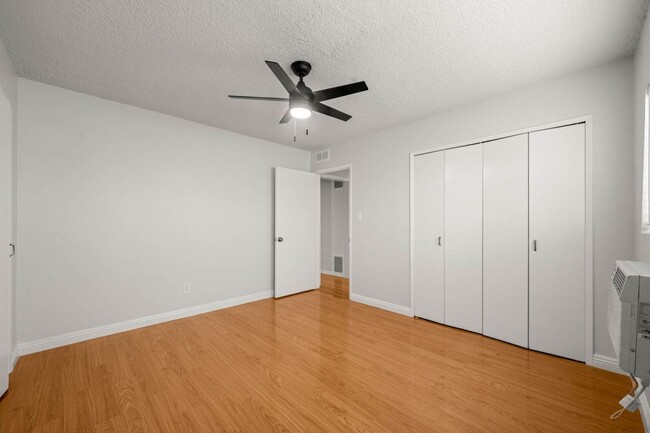 Building Photo - 607 Flores St