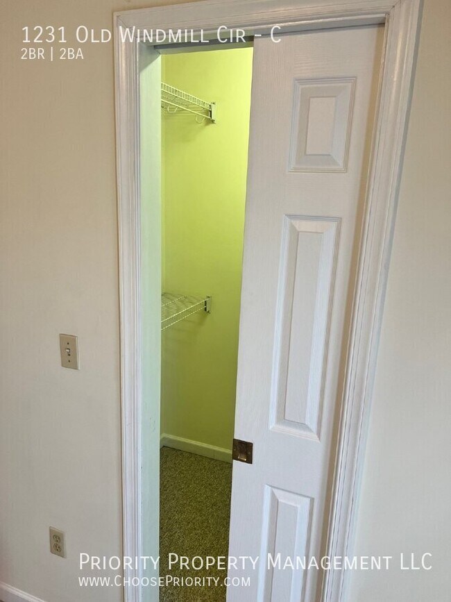 Building Photo - 1231 Old Windmill Cir