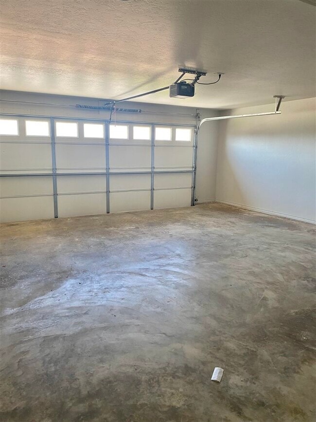 Building Photo - 210 Meadowlark Ln