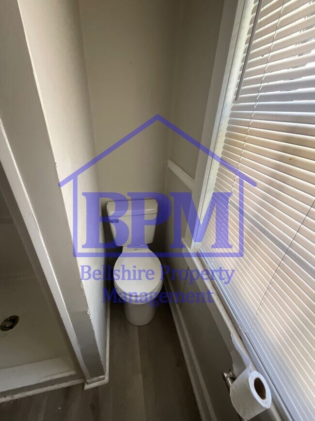 Building Photo - Freshly Renovated 3 Bed, 1 Bath Duplex – G...