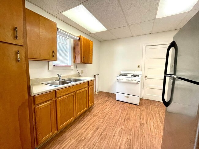 Primary Photo - 116 4th Ave NW
