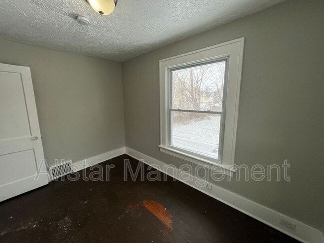 Building Photo - 284 Gordon Dr