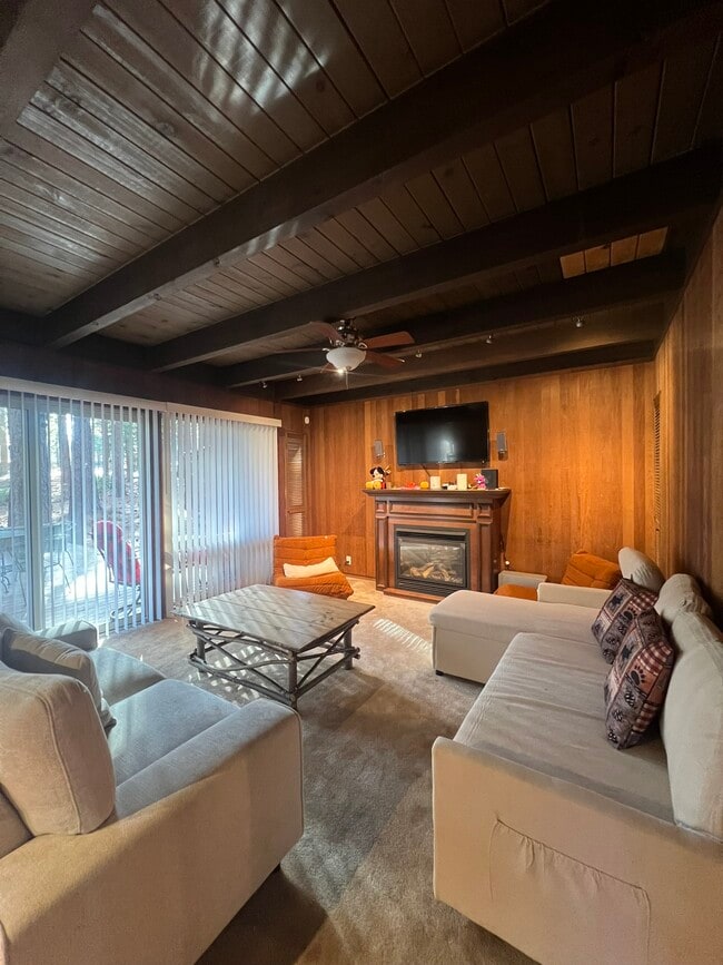 Building Photo - 860 Gardner St