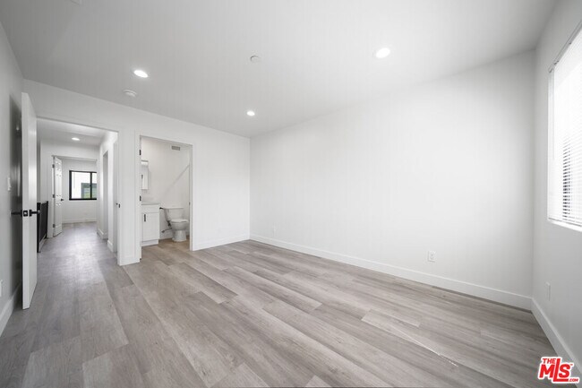 Building Photo - 4110 Normandie Ave