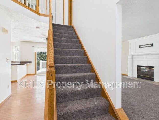 Building Photo - 411 Treeview Dr