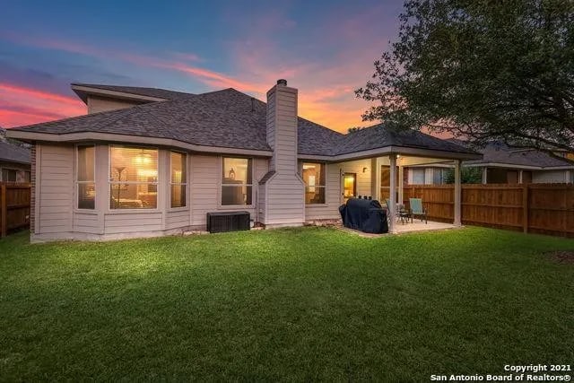 Building Photo - 8415 Spicewood Bend