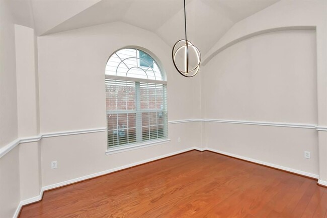 Building Photo - 16510 Bluff Springs Dr