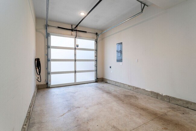 Building Photo - Like New!  Upgraded finishes Throughout!  ...