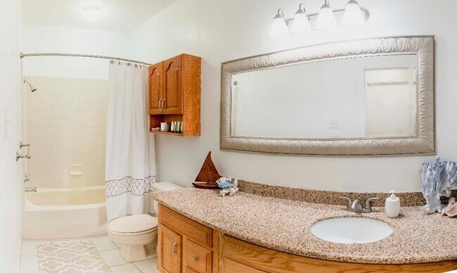 Building Photo - 921 Marine Dr