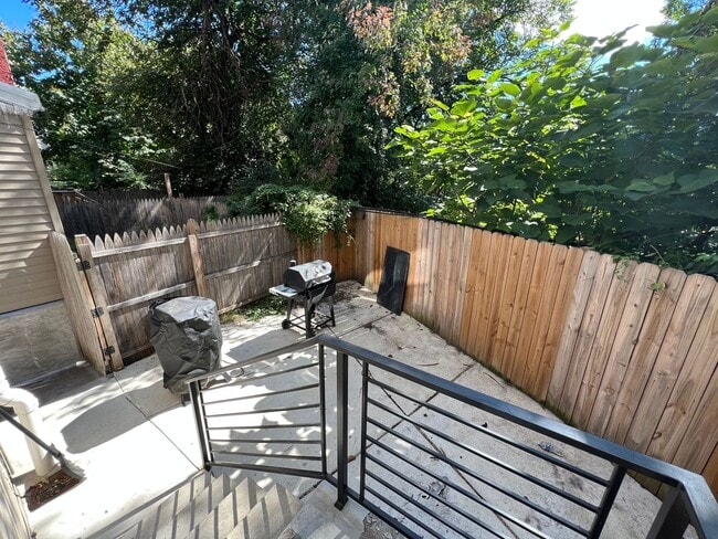 Building Photo - 4242 W Girard Ave