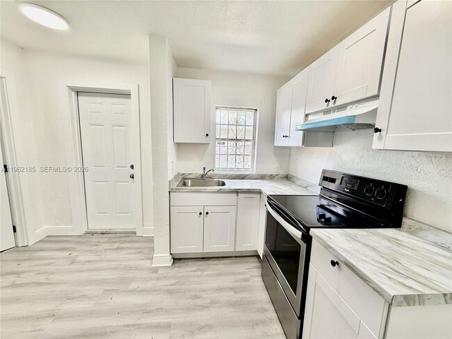 Building Photo - 5720 NW 23rd Ave