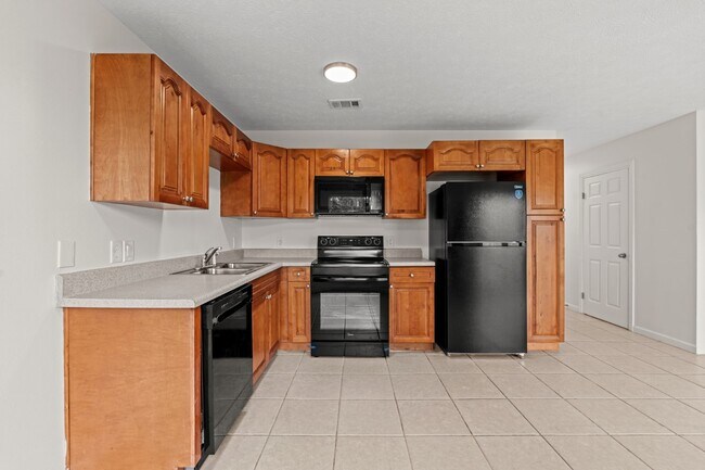 Building Photo - 5115 E 11th St