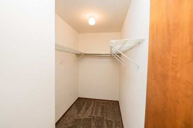 Building Photo - 702-708 E. 72nd