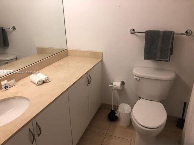 Building Photo - 1750 N Bayshore Dr