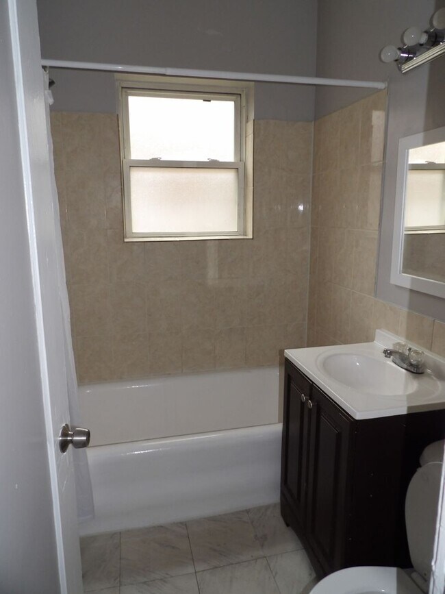 Interior Photo - 7251-7261 S Phillips Ave