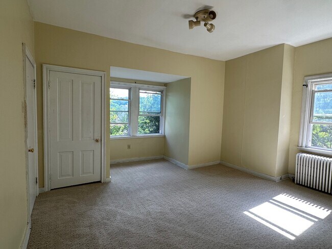 Building Photo - 74 N Linwood Ave