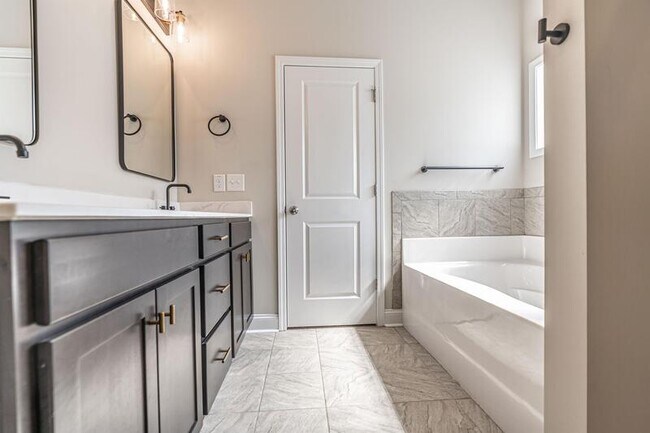 Building Photo - 151 Titleist Ct