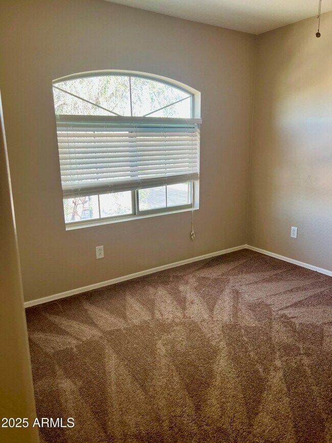 Building Photo - 13007 W Mandalay Ln