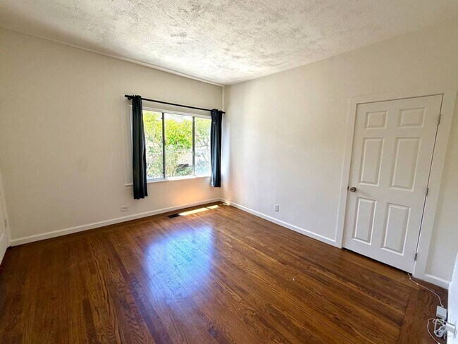 Building Photo - Amazing 3 Bedroom, 2 Bath Home with Gated Entry and Extra Studio