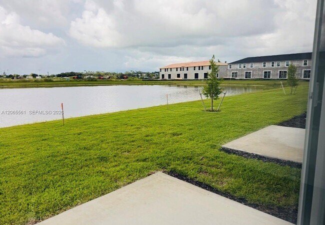 Building Photo - 4230 Catalina Dr