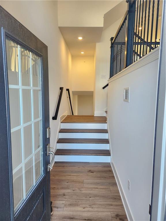 Building Photo - 404 Brodie Dr