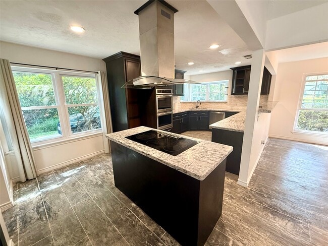 Building Photo - 727 Angelina Dr