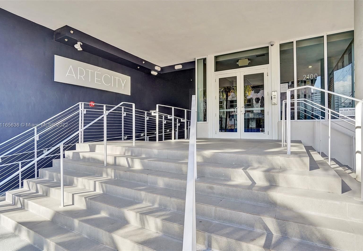 Building Photo - 2100 Park Ave