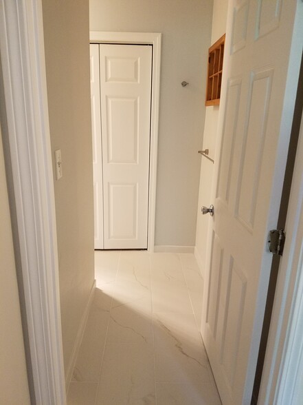 Bathroom - 1901 Bodwell Rd