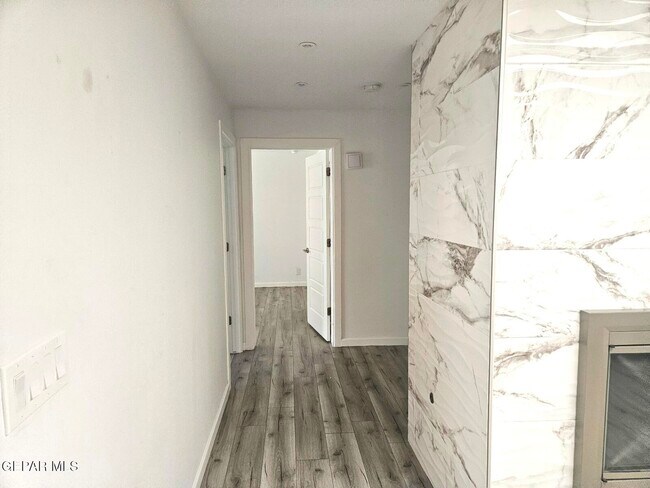 Building Photo - 10000 Honolulu Dr