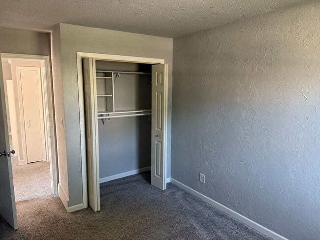 Building Photo - Charming 2 Bed, 1 Bath Home – Month-to-Mon...
