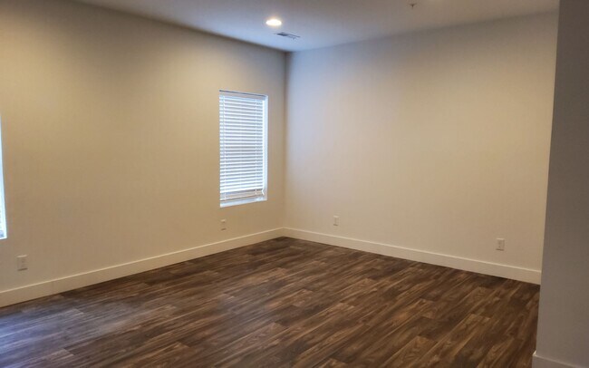 Building Photo - Patriot Palms Apartments