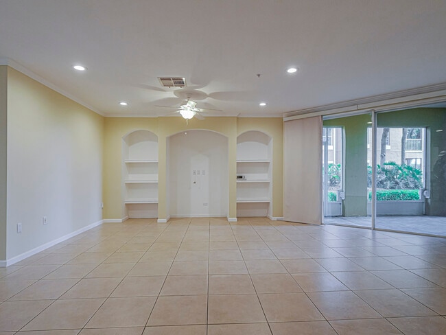 Building Photo - 5045 Fairways Cir