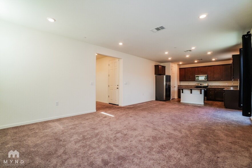 Building Photo - 676 Rosedale Wy