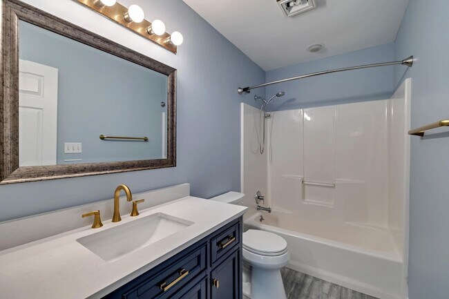 Building Photo - 212 Hawthorne Village Ct