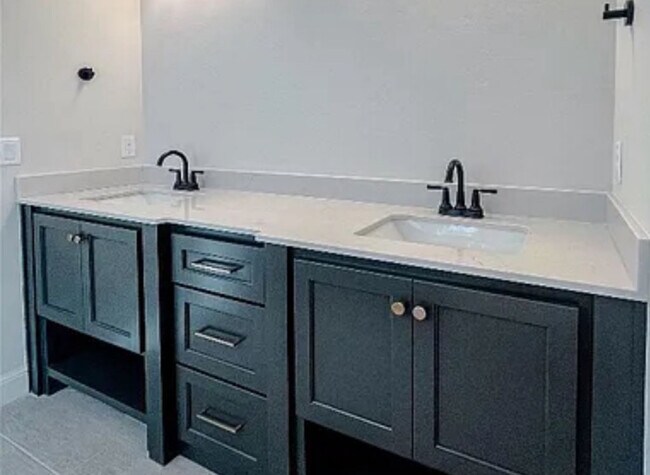 Building Photo - 3608 Union Park Pl