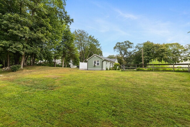 Building Photo - 55 River Ln