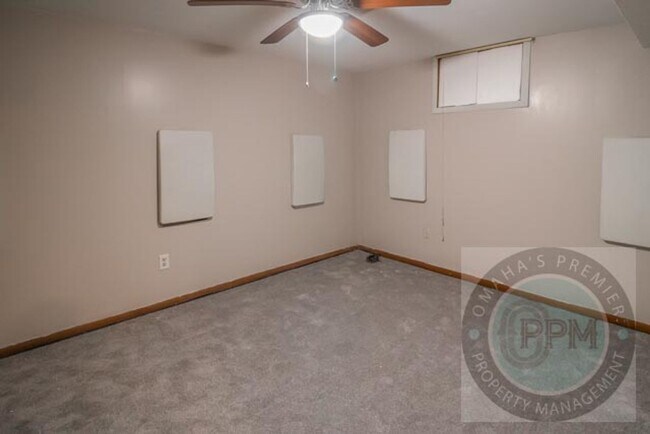 Building Photo - Spacious 5 Bedroom / 2.5 Bathroom Home | Near Ralston