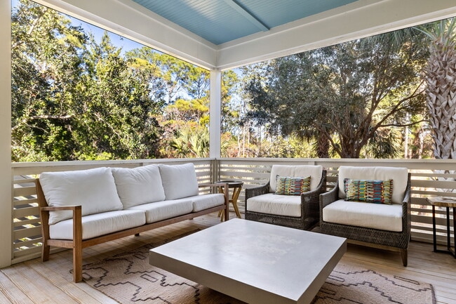 Building Photo - 508 E Huron Ave