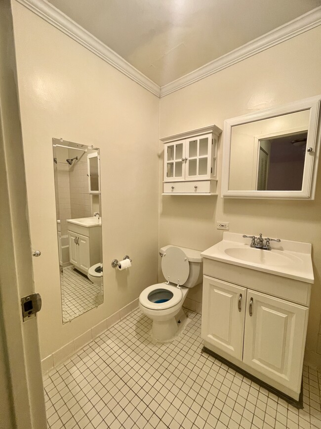 Building Photo - 1111 River Rd