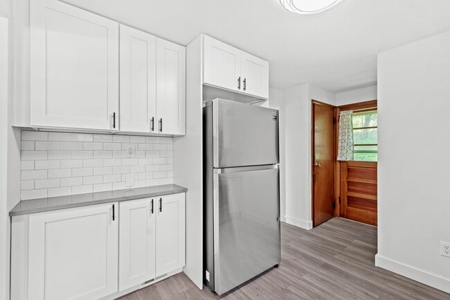 Building Photo - AVAILABLE JULY 1ST! UPDATED 3-bedroom!!