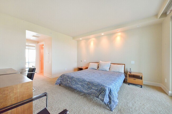 Building Photo - Turnberry Towers~2 bedroom condo with pano...