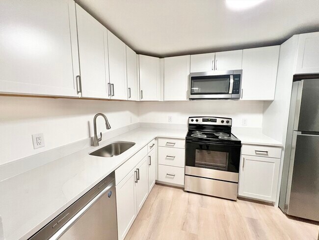 Primary Photo - 303 Broadway