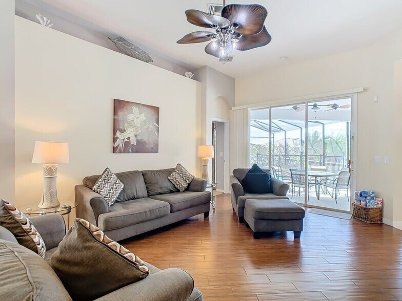 Building Photo - 846 Orista Dr