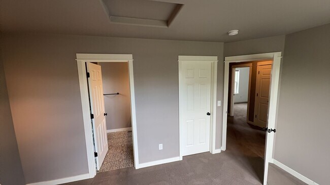 Building Photo - 2728 NE Black Oak Pl