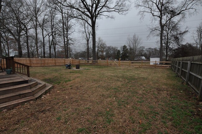 Building Photo - Oak Manor